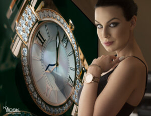 Digital signage in jewelers and luxury shops