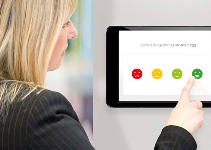 instant survey con emoticon su tablet