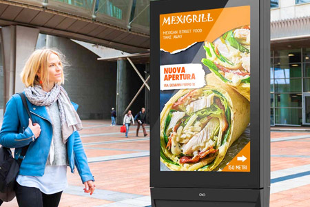 totem digital signage pubblicitari per esterno e semi outdoor