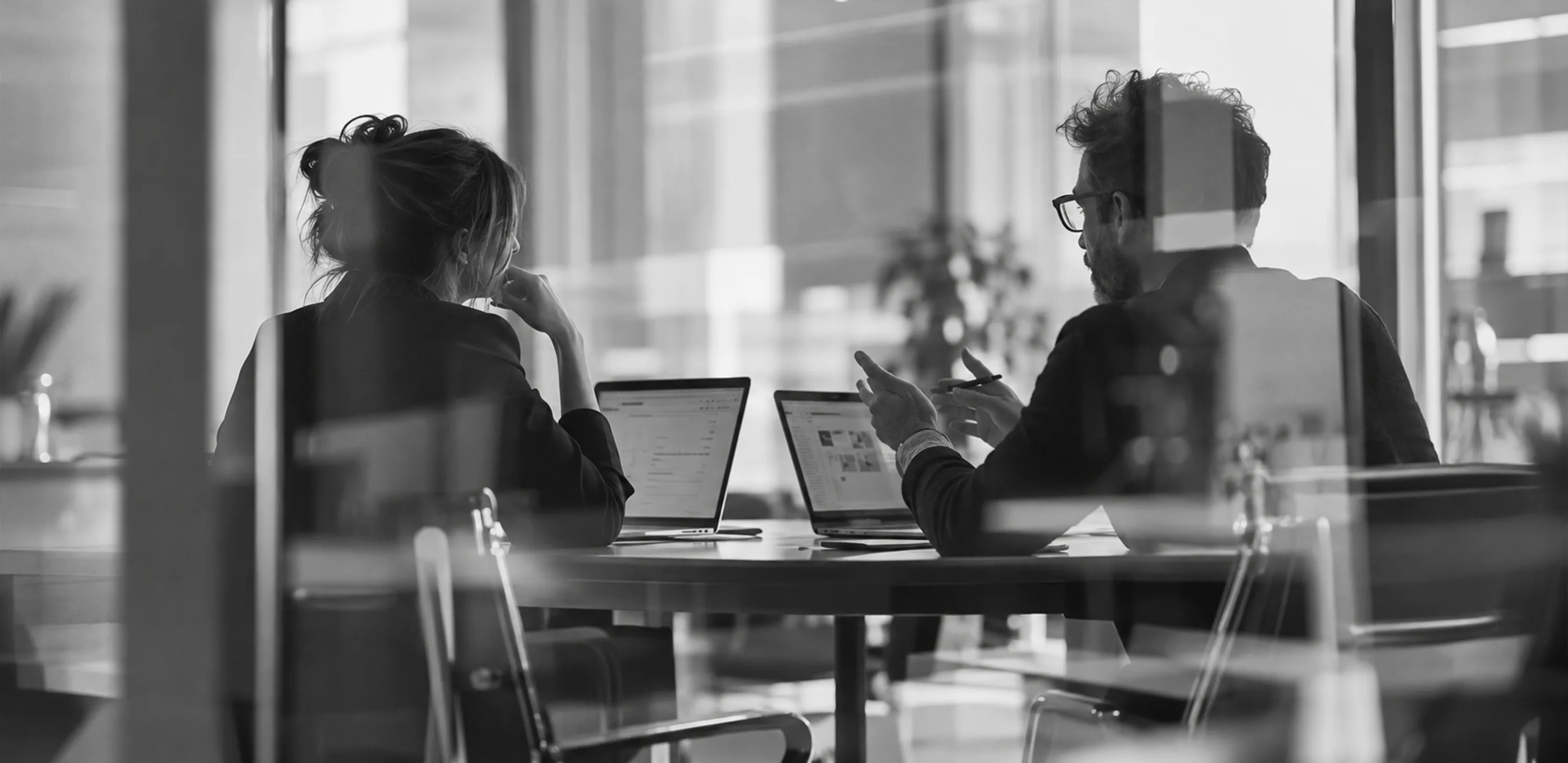 Professionisti che progettano la crescita digitale di un sito web